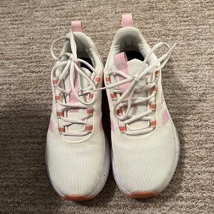Women’s Adidas Cloudfoam Running Shoes. Size 8
